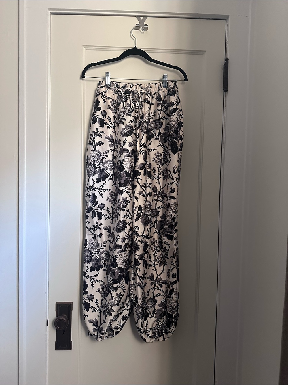 Maeve by Anthropologie Black & Cream Floral Drawstring Lounge Pants